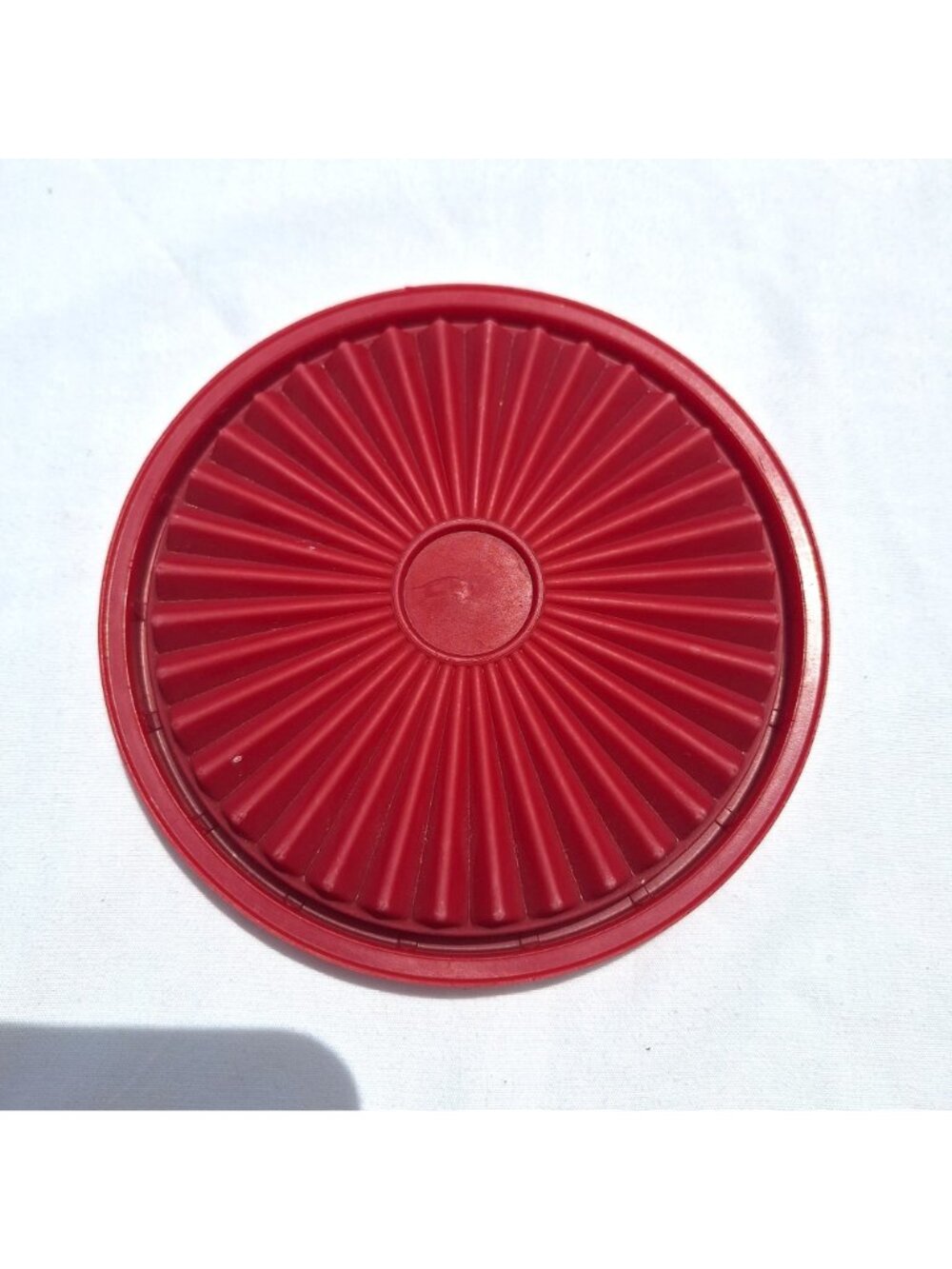 Tupperware Servaliar 812 Dark Red 5 Inch Replacement Seal Round Lid - Picture 3 of 6